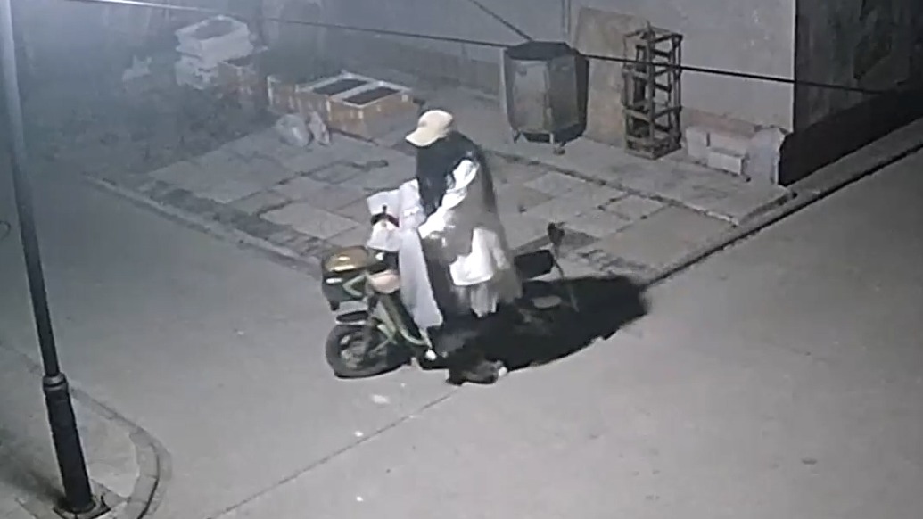 “女子”屢次盜竊，警方抓獲發(fā)現(xiàn)是男兒身