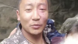 沖下3米斷崖！四川阿壩輔警縱身一跳，從急流中“搶”回孩子