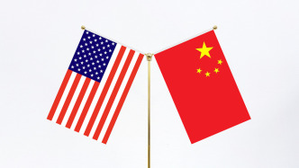 王小洪会见美国驻华大使庞德伟