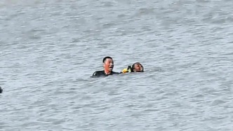 中國援助坦桑尼亞醫療隊隊長張軍橋為救當地落水者不幸犧牲