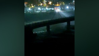 受强降雨影响湖北鹤峰县深夜转移城区人员，容美镇：转移工作已安全完成