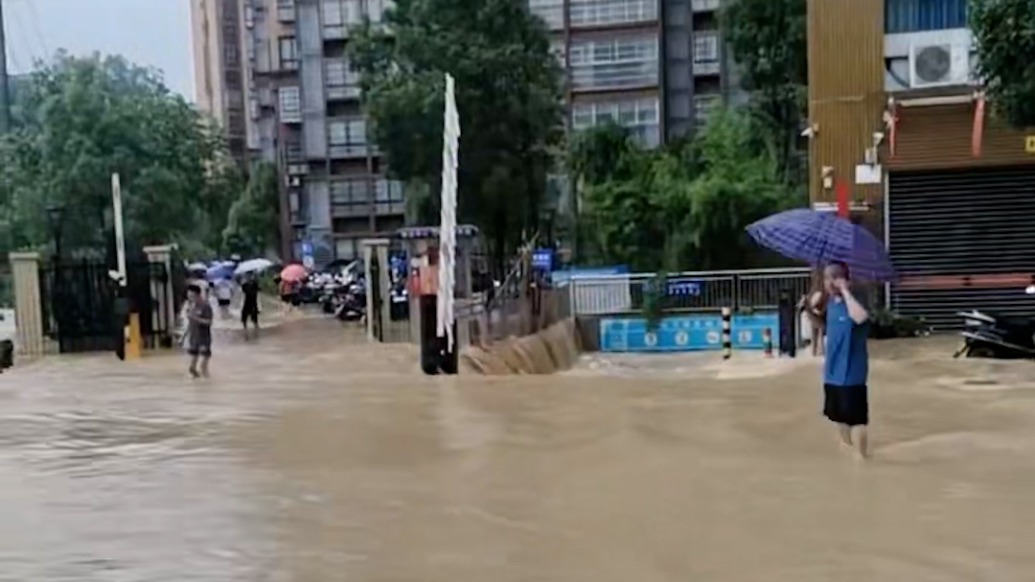 湖南龍山一小區因暴雨被淹4人在地下車庫失聯,應急局:1人已獲救
