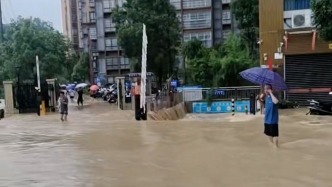 湖南龍山一小區因暴雨被淹4人在地下車庫失聯，應急局：1人已獲救