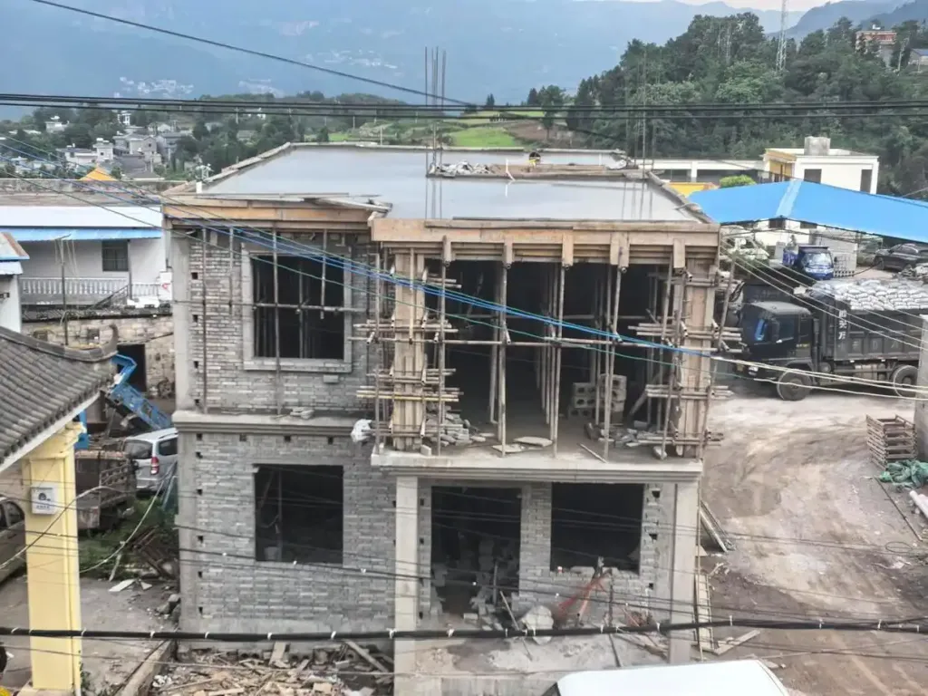 云南罗平县一村民被指在争议土地上违建，镇政府：已三次制止