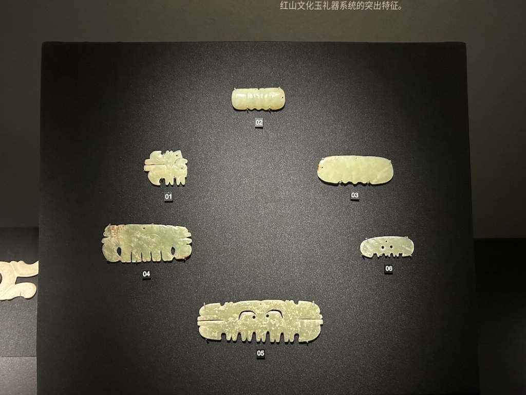 “何以中国”第四展，五千多年红山玉龙现身上海博物馆