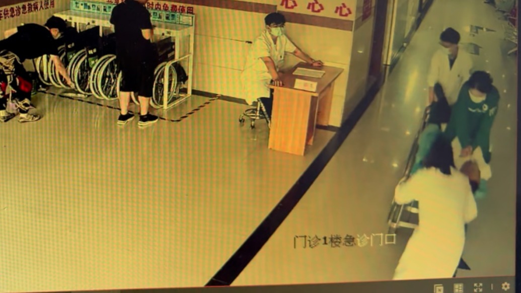 男子突發(fā)心臟驟停，急診科護(hù)士跳推車上施救