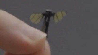 新突破！国防科大研发出蚊子大小机器人