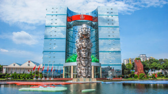 五粮液：把握第八代五粮液投放节奏，抓住年轻消费群体，全面布局电商渠道