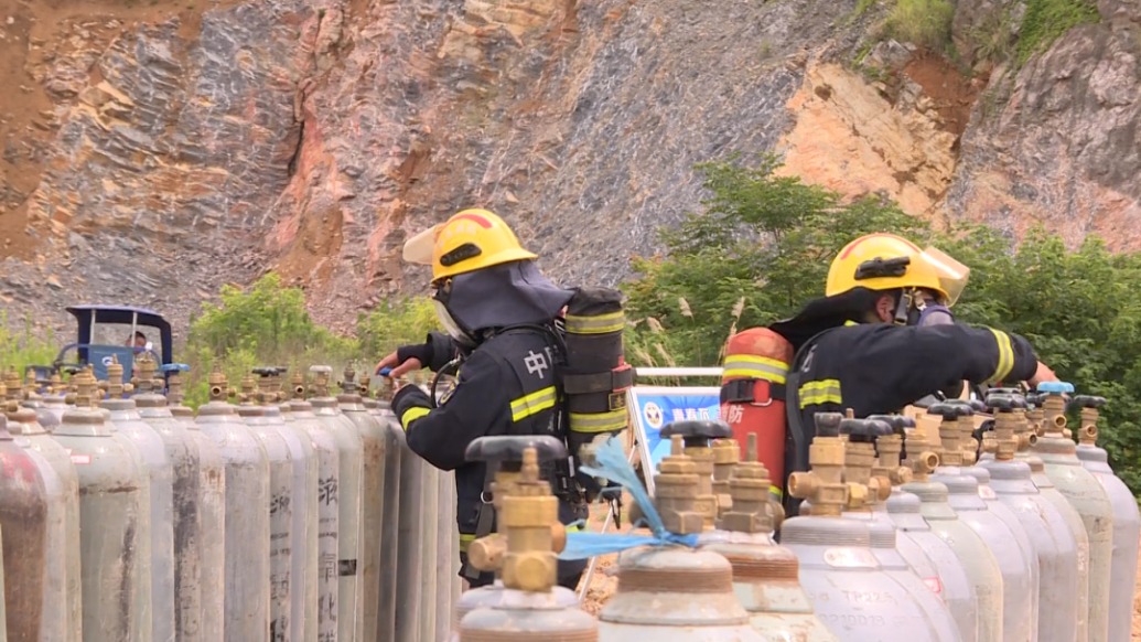 湖北赤壁銷毀6320升“笑氣”，警方：絕非“快樂(lè)氣體”，可致命