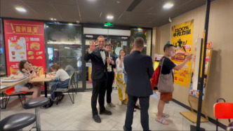 在上海深夜的麦当劳，你甚至能偶遇金爵奖得主