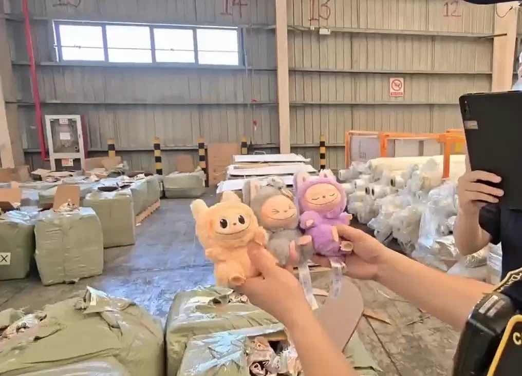 又见Lafufu！上海海关查获6960件假冒泡泡玛特玩具