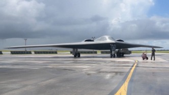 袭击伊朗的美国B-2轰炸机目前仍在空中飞行