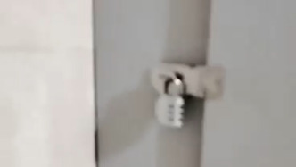 浙江象山一处公厕隔间上密码锁？住建局：非市政公厕