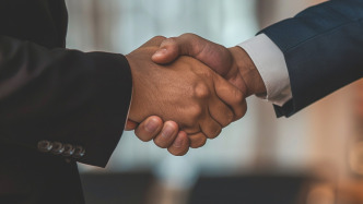 興證全球基金董事長(zhǎng)楊華輝因年齡原因辭任，總經(jīng)理莊園芳代行職權(quán)