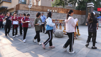 北京11万余名考生迎来“新中考”首考，道德与法治开卷考试