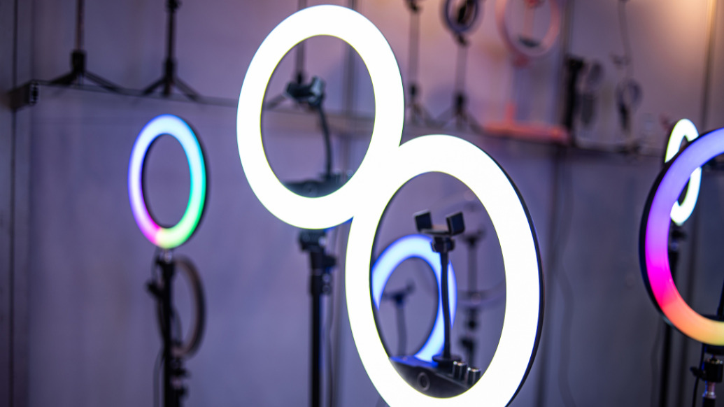 央視曝光電商直播職業(yè)彈幕人，涉嫌虛假宣傳被罰10萬元