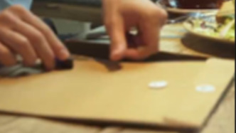 勞務(wù)派遣人員報(bào)考國(guó)家行政機(jī)關(guān)未被錄用，竟主動(dòng)投靠間諜