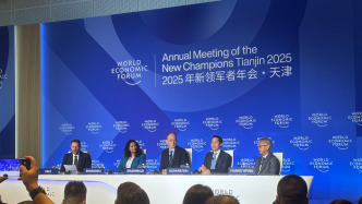 黃益平：中國經(jīng)濟(jì)保持較強(qiáng)韌性，仍需通過擴(kuò)大消費來構(gòu)建更平衡的經(jīng)濟(jì)結(jié)構(gòu)