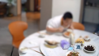 地震时最稳“干饭人”！清远11岁男孩逃生途中两度回屋扒饭