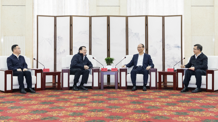龚正率上海市代表团在青海西宁与吴晓军罗东川会谈交流，共商推进沪青交流合作