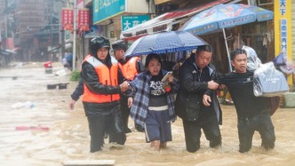 貴州省榕江縣遭遇特大洪水，駐黔部隊(duì)官兵和民兵馳援防汛一線