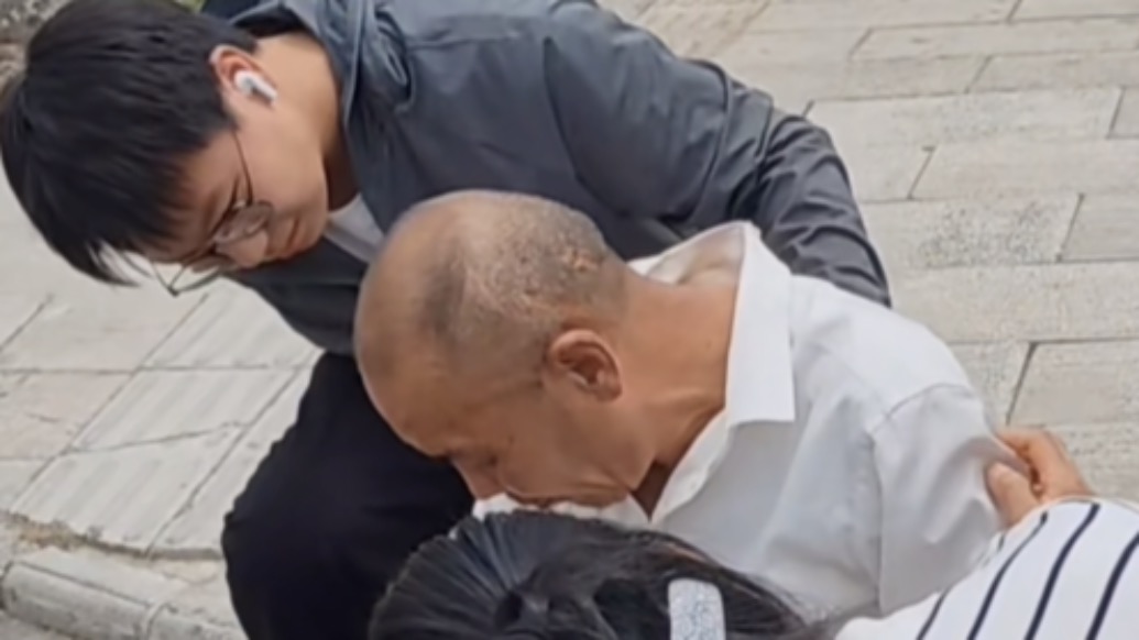 考場(chǎng)外的人生答卷：襄陽(yáng)少年路遇暈倒老人，一碗牛肉面“亮出”滿分答案