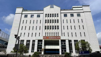 寶新能源原董事長涉職務侵占案重審一審開庭，此前被指定異地審理