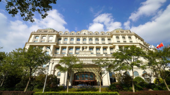 上海新华联索菲特大酒店将司法拍卖，起拍价9.98亿元