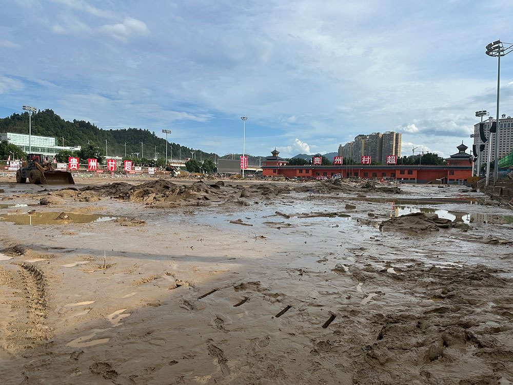 贵州榕江洪灾后多地救援队伍前来支援，县城居民用水、供电暂未恢复