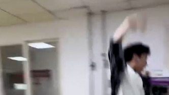 “去年攒着一股不甘心的劲”，西安一复读生位次跃升近三万名，查分瞬间激动跳起