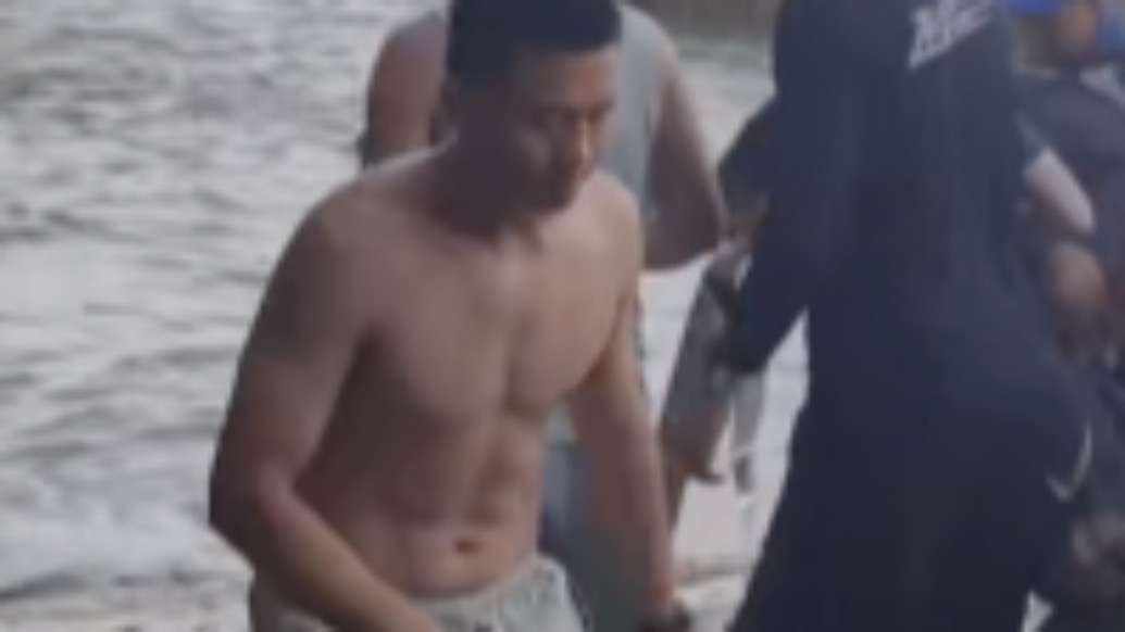 39歲6塊腹肌，張小龍?zhí)＞热艘馔庾呒t，揭秘海軍中校的健身日常