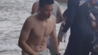 39歲6塊腹肌，張小龍?zhí)＞热艘馔庾呒t，揭秘海軍中校的健身日常