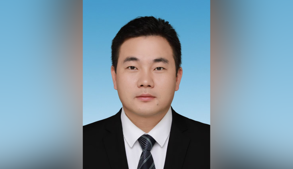 由广东调赴广西两年多后，“85后”张东方当选苍梧县县长