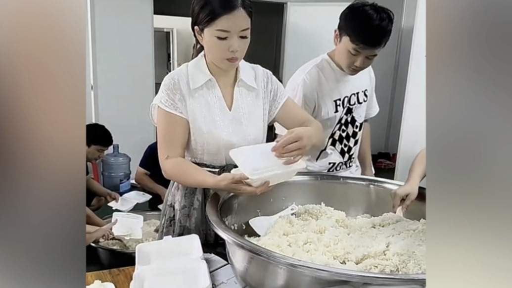 “盡點(diǎn)綿薄之力”，榕江餐飲人兩日備千份餐食送救援人員