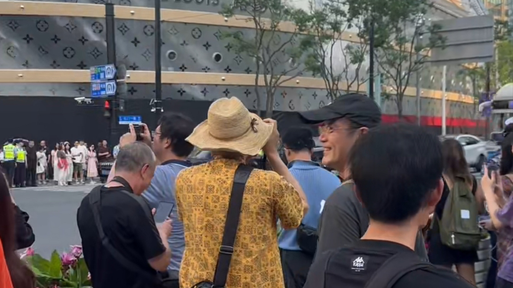 全球唯一的“巨輪”駛?cè)肷虾Ｊ兄行模o南京西路商圈帶來什么