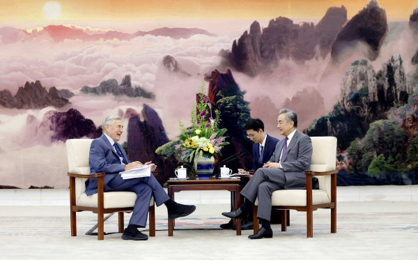 “修昔底德陷阱”提出者艾利森到访京津沪三地，与官方及学界密切交流