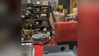 耗時近20年收藏10萬老物件，他打造了個“時光展館”