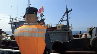 圍追堵截，鹽城海警抓獲兩艘涉嫌非法捕撈船只