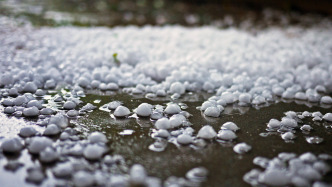 上海中心氣象臺(tái)發(fā)布冰雹黃警：預(yù)計(jì)未來2小時(shí)內(nèi)中北部地區(qū)將現(xiàn)冰雹