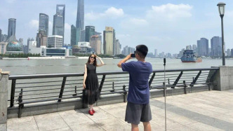 上海外灘觀景平臺(tái)的腳手架已降至護(hù)欄以下，不再影響觀景拍照