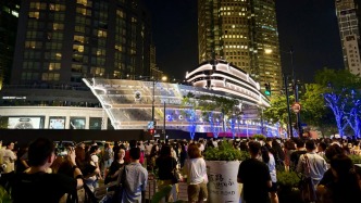 烈日暴雨都阻擋不了人們打卡“巨輪”，誰接住了“潑天流量”？
