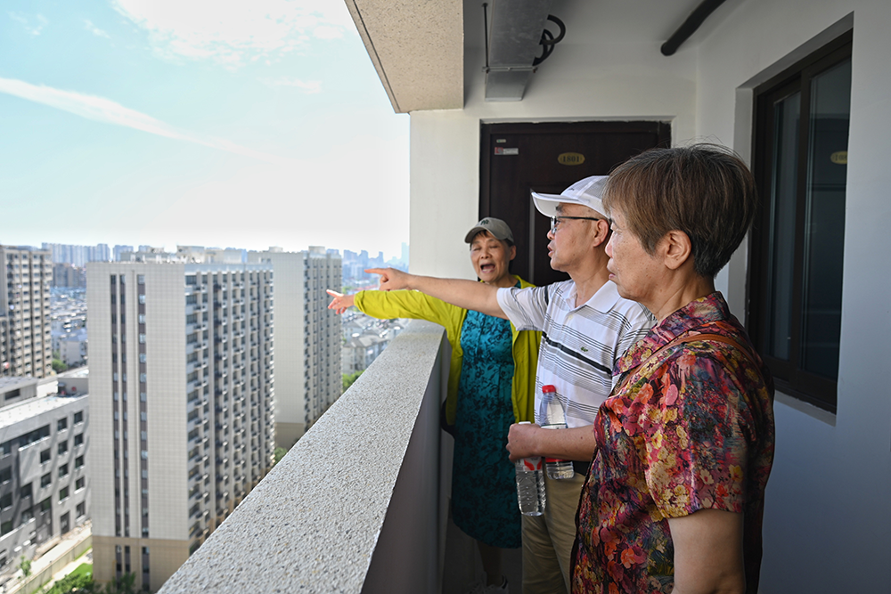 上海最大规模“原拆原建”小区回搬，彭浦新村20年旧改收官