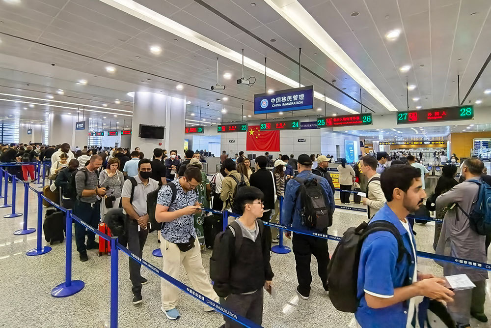 上海空港口岸迎来出入境客流高峰，近两周出境旅客以这类群体为主