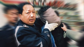 20年前特警嚴(yán)德海用生命扼住烈焰，如今兒子已繼承他的警號