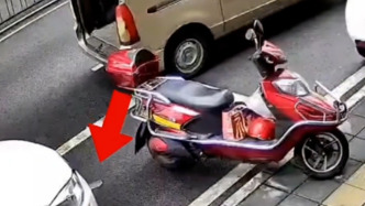 高空坠落两把菜刀险砸4人，贵阳警方介入调查