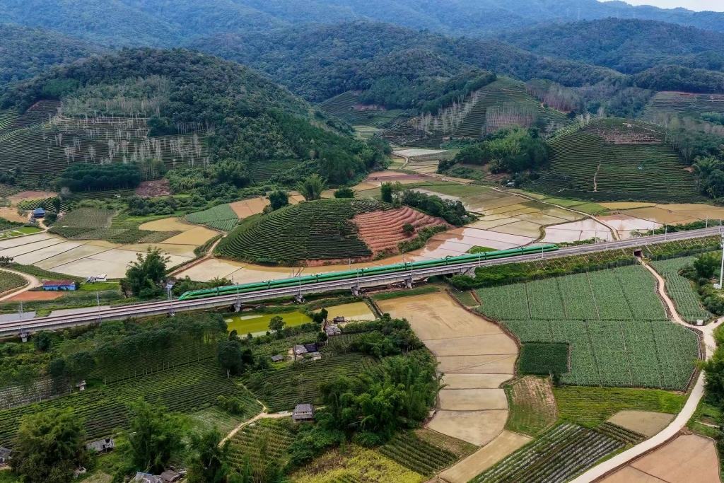 云南铁路暑期运输预计发送旅客2600万人次