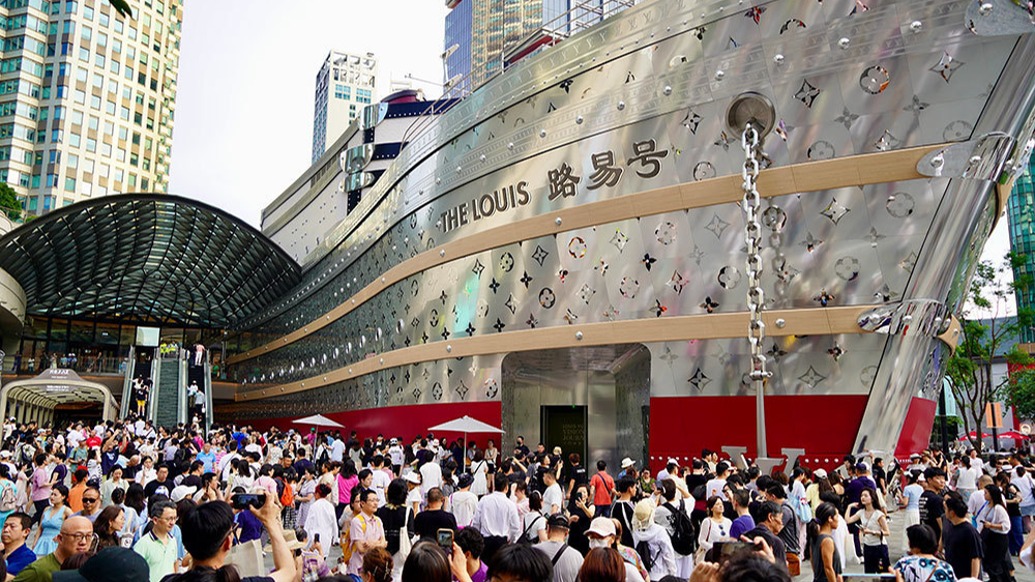 “路易號”拉動商圈人氣，上周末這家商場人流激增達平時三倍