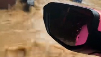 貴州榕江一女子挪車被洪水圍困自救脫險(xiǎn)，回應(yīng)被網(wǎng)暴：我也不想發(fā)生險(xiǎn)情