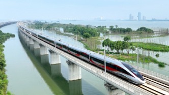 全國鐵路今日實行新的列車運行圖