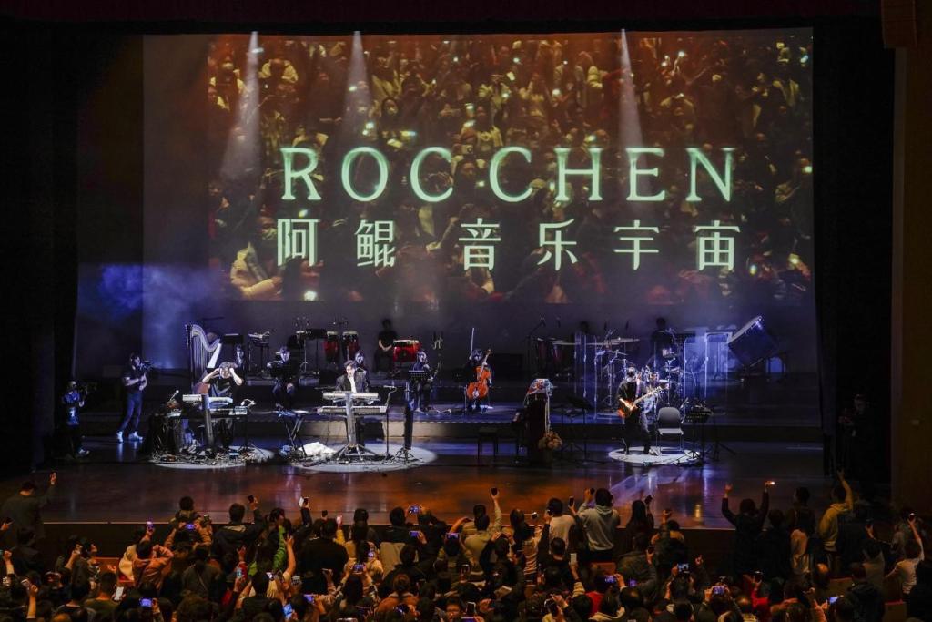  西岸“自在春天”艺术节收官，阿云嘎《风声》来接棒